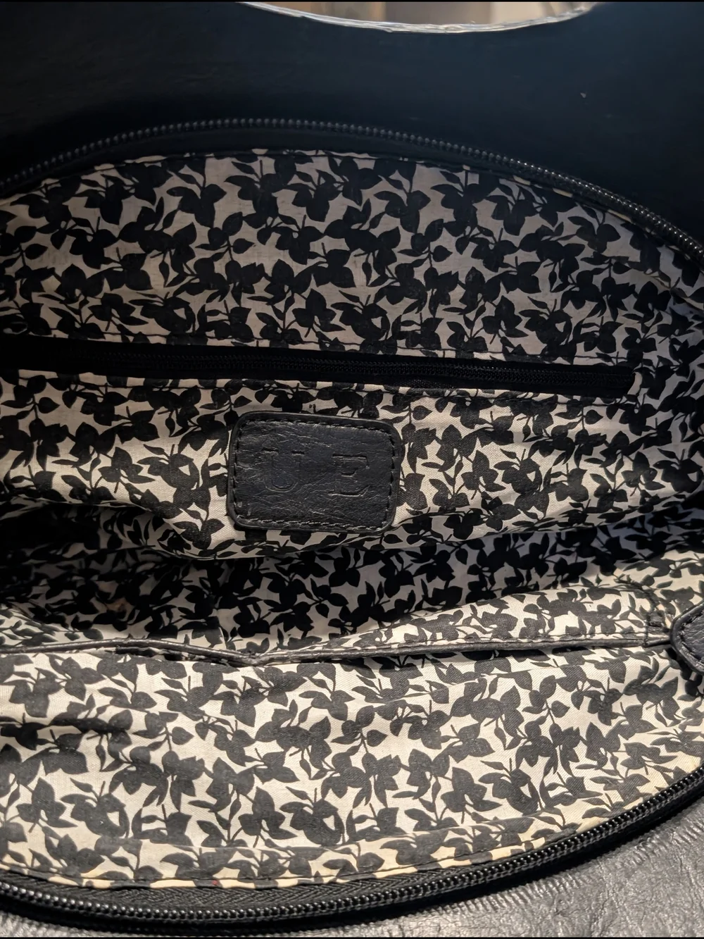 Snake-Print Handheld Clutch Bag in Black and Cream